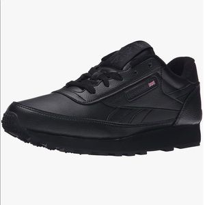 Women’s leather Reeboks. Used in good condition.